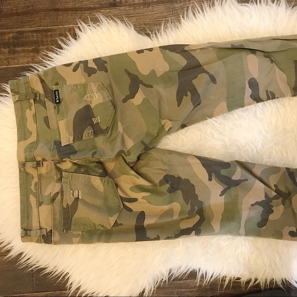 Distressed Camo Pants - Picture 5 of 5